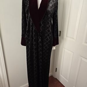 Diamond Tea Lined Velour Shimmering Black/Silver/Cranberry Robe Sz.(Sm) No Belt